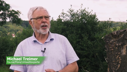 Michael Treimer von der AGU Schwelm informiert über die Hecken in Linderhausen.