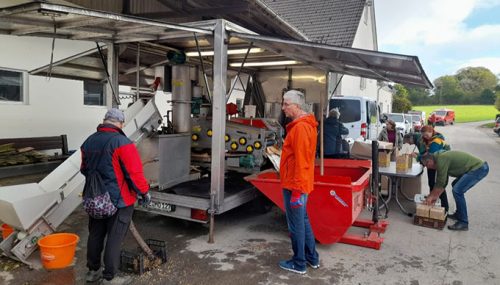 Ein langer Tag für das AGU Team beim Apfelpresstermin
